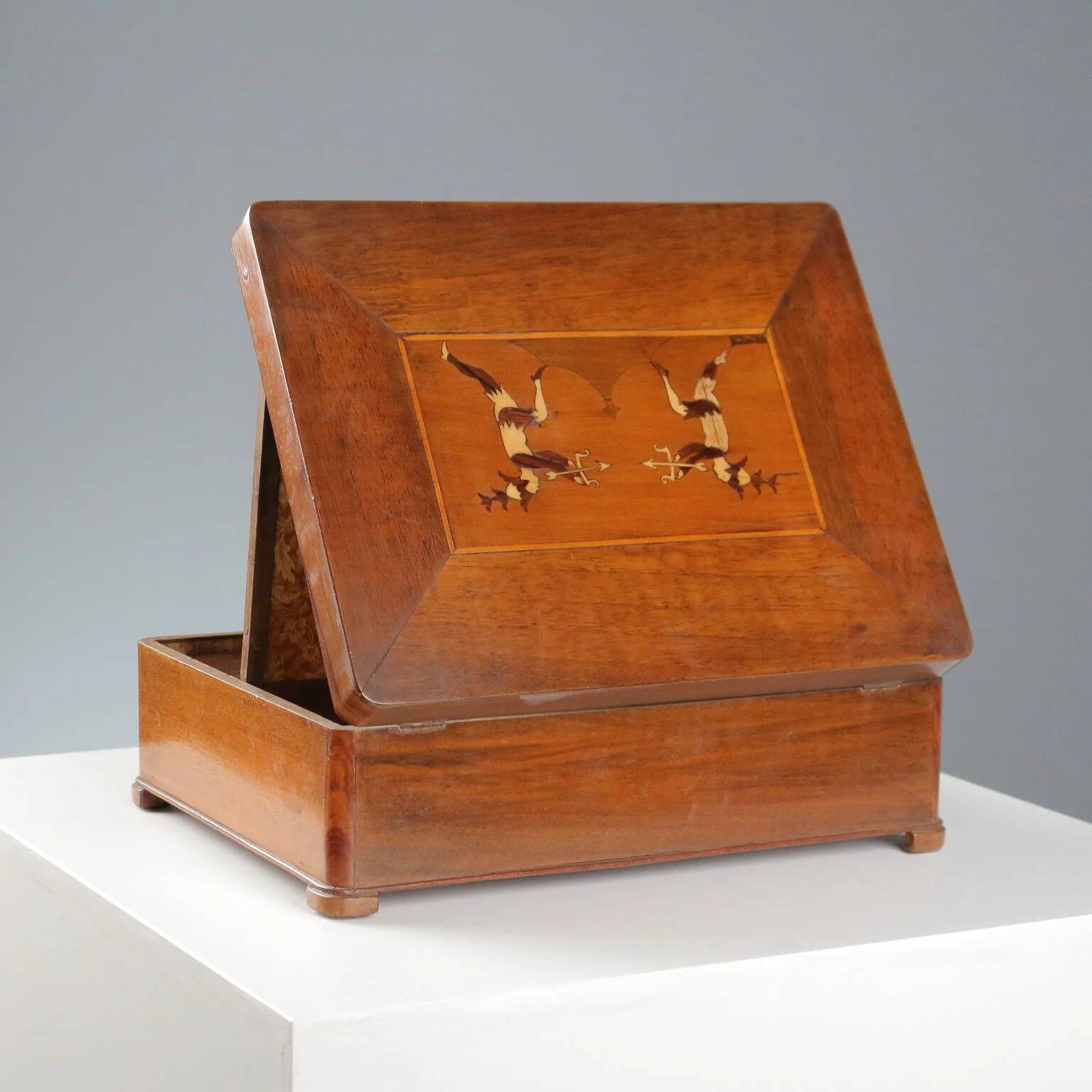 Antique travel box in walnut with mirror, Italy, 19th century