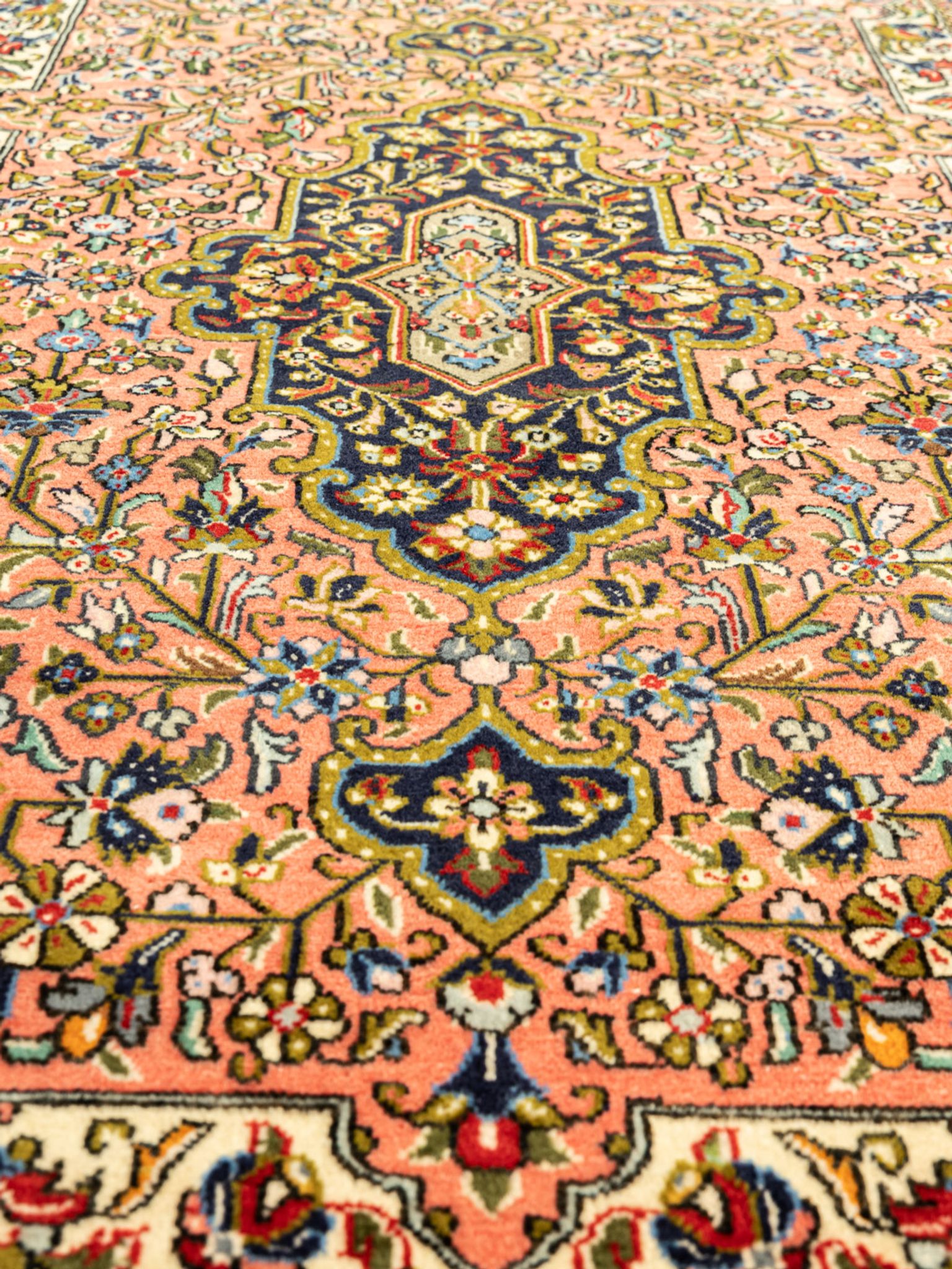 1960s carpet, 105 x 165