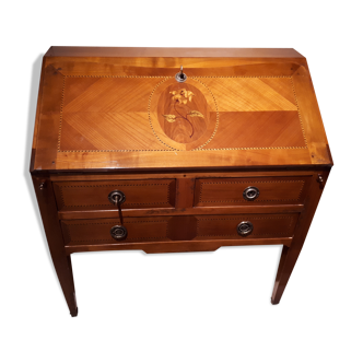 Sloping desk