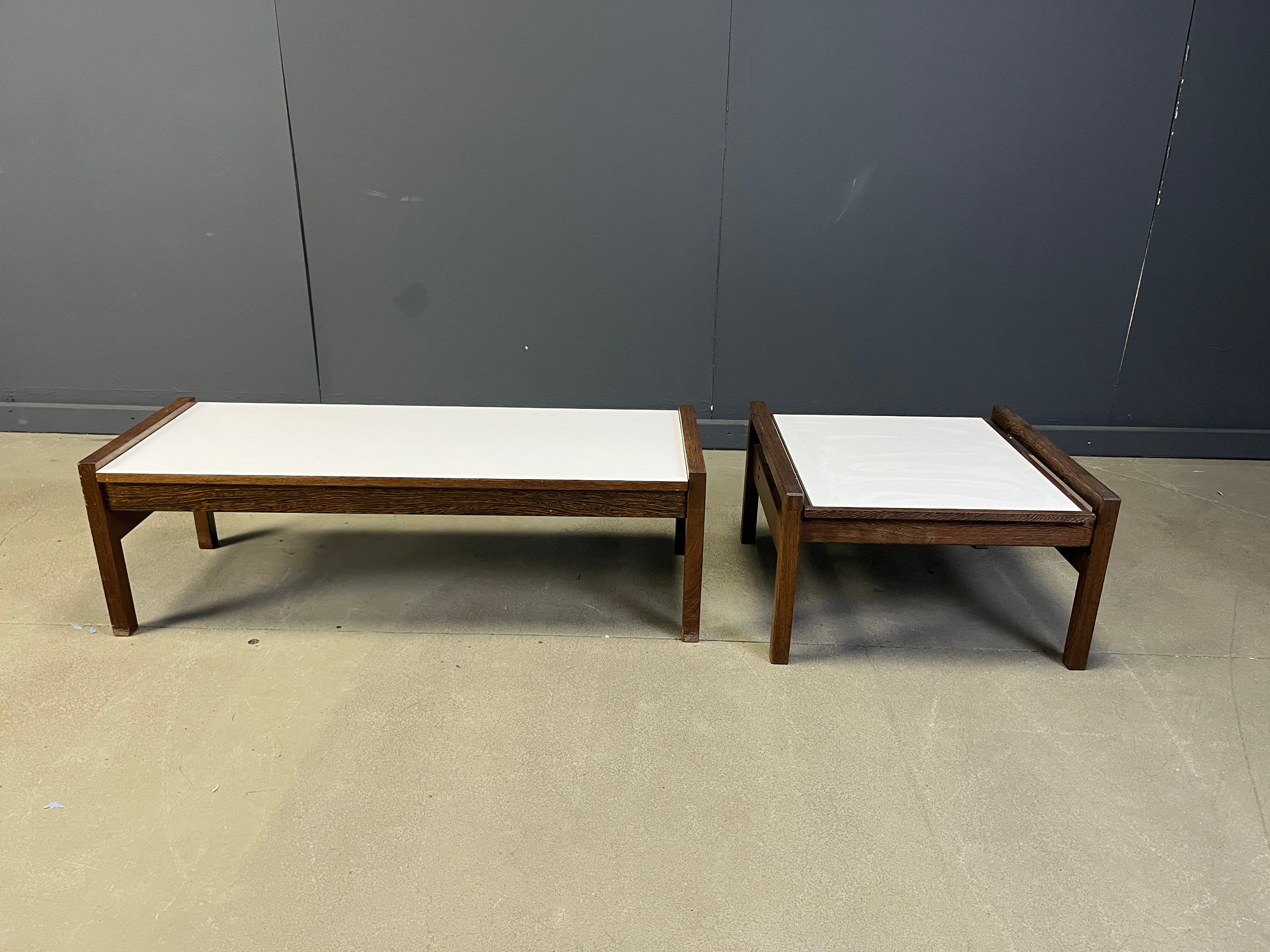 Ensemble de tables basses belges en wengé par Beaufort, années 1960.