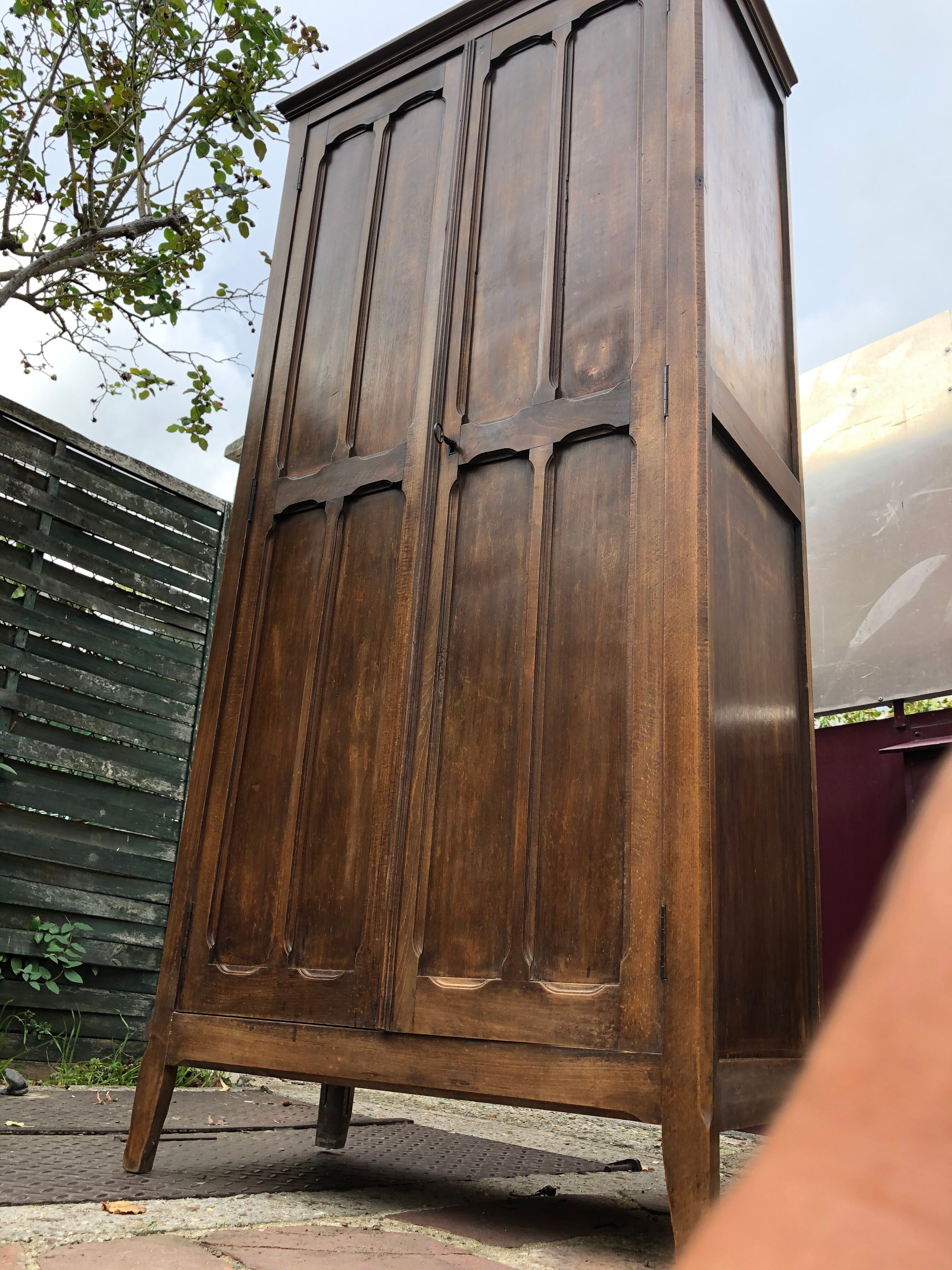 Armoire parisienne
