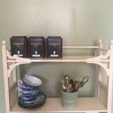 Wall-mounted shelf cabinet to hang