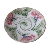 Assiette en barbotine ancienne