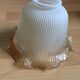 1 ancienne tulipe à collerette en verre, bordure ambrée
