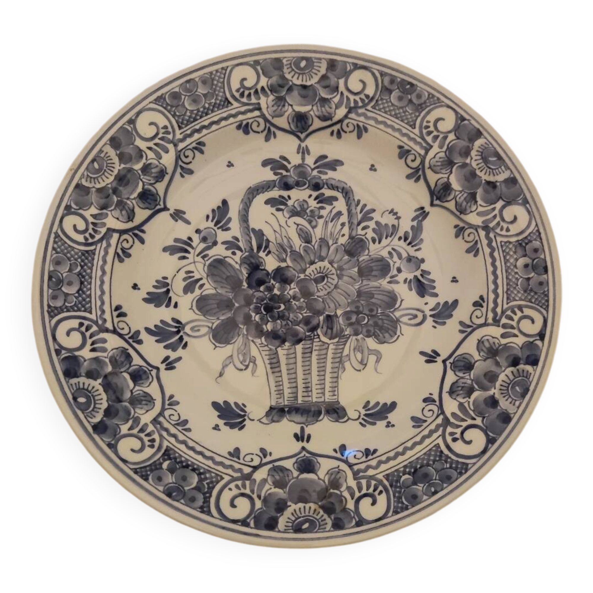 Delft plate with floral decoration