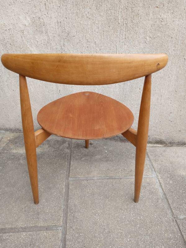 50s heart-shaped tripod chair