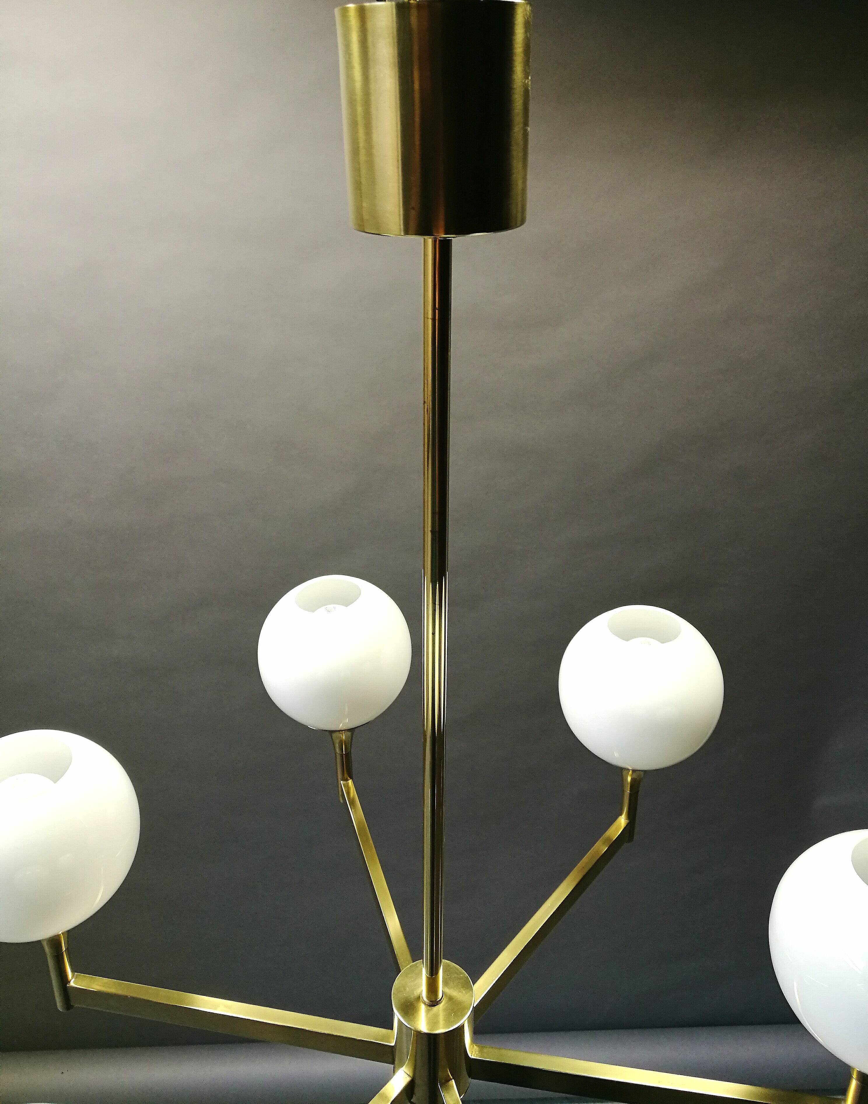 Lustre italien laiton et boules opaline blanche