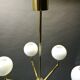 Lustre italien laiton et boules opaline blanche