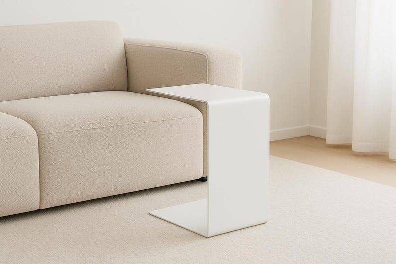 Table d'appoint minimaliste en acier