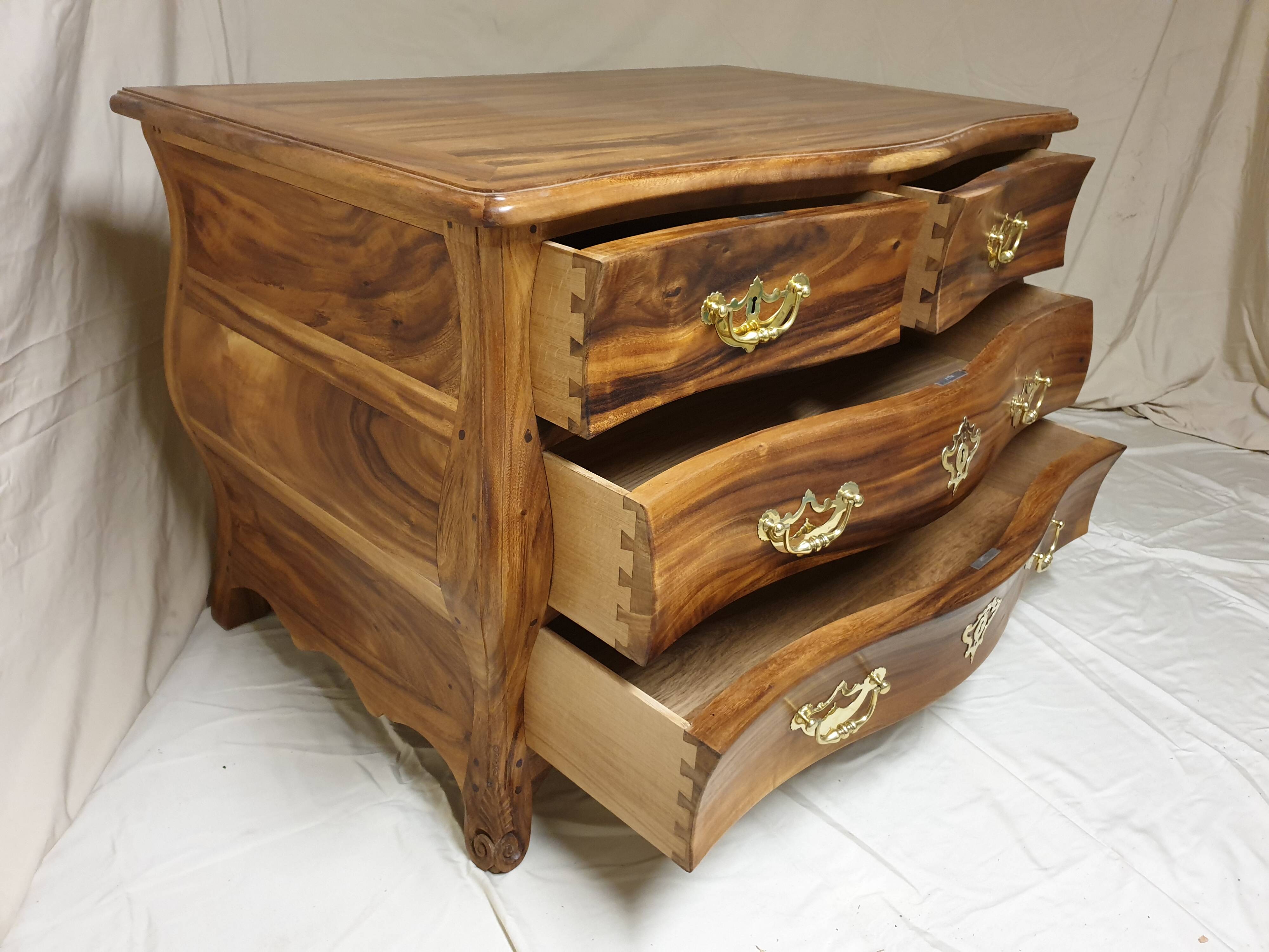 Louis XV Curved Malouine Chest of Drawers