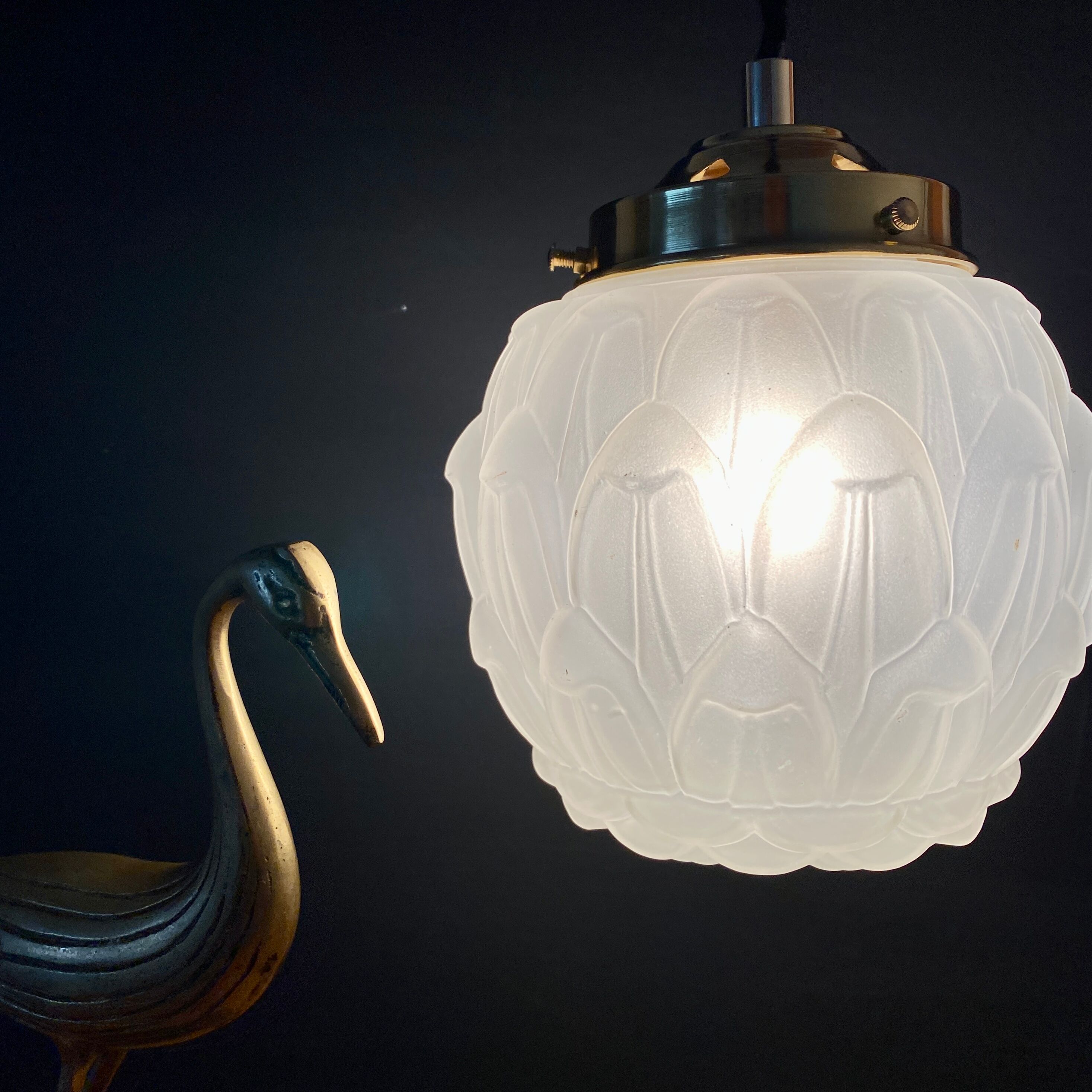 Vintage art deco globe pendant lamp in frosted glass