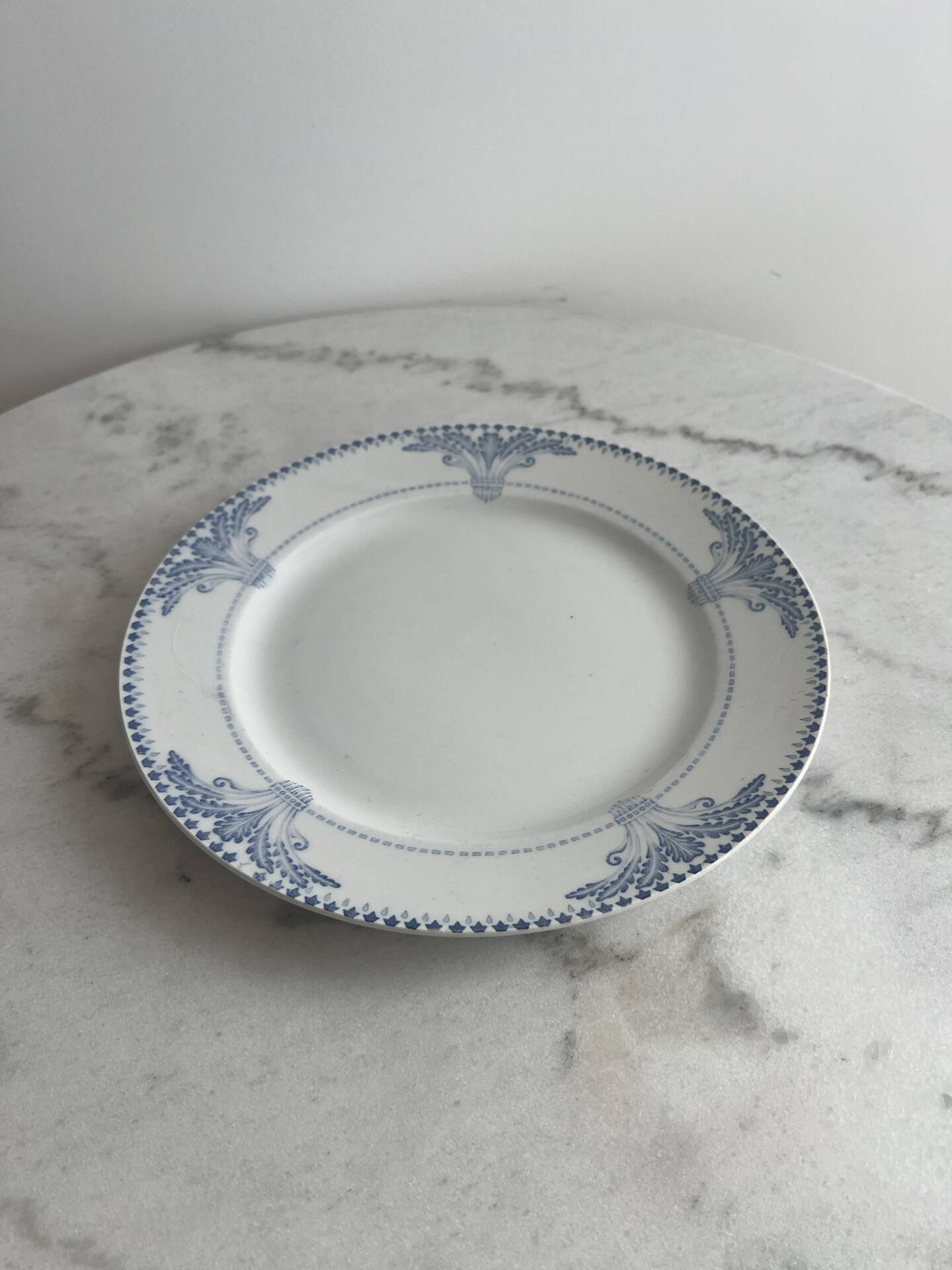 Windsor Creil and Montereau flat plate 24.5cm