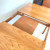 Extendable dining table in NATHAN teak