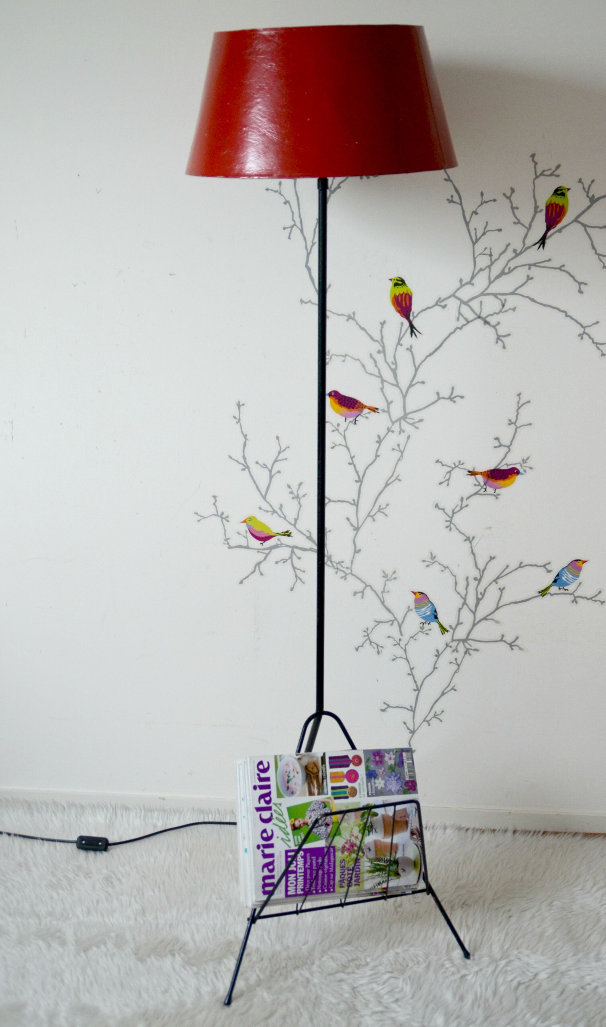 Floor lamp magazine rack