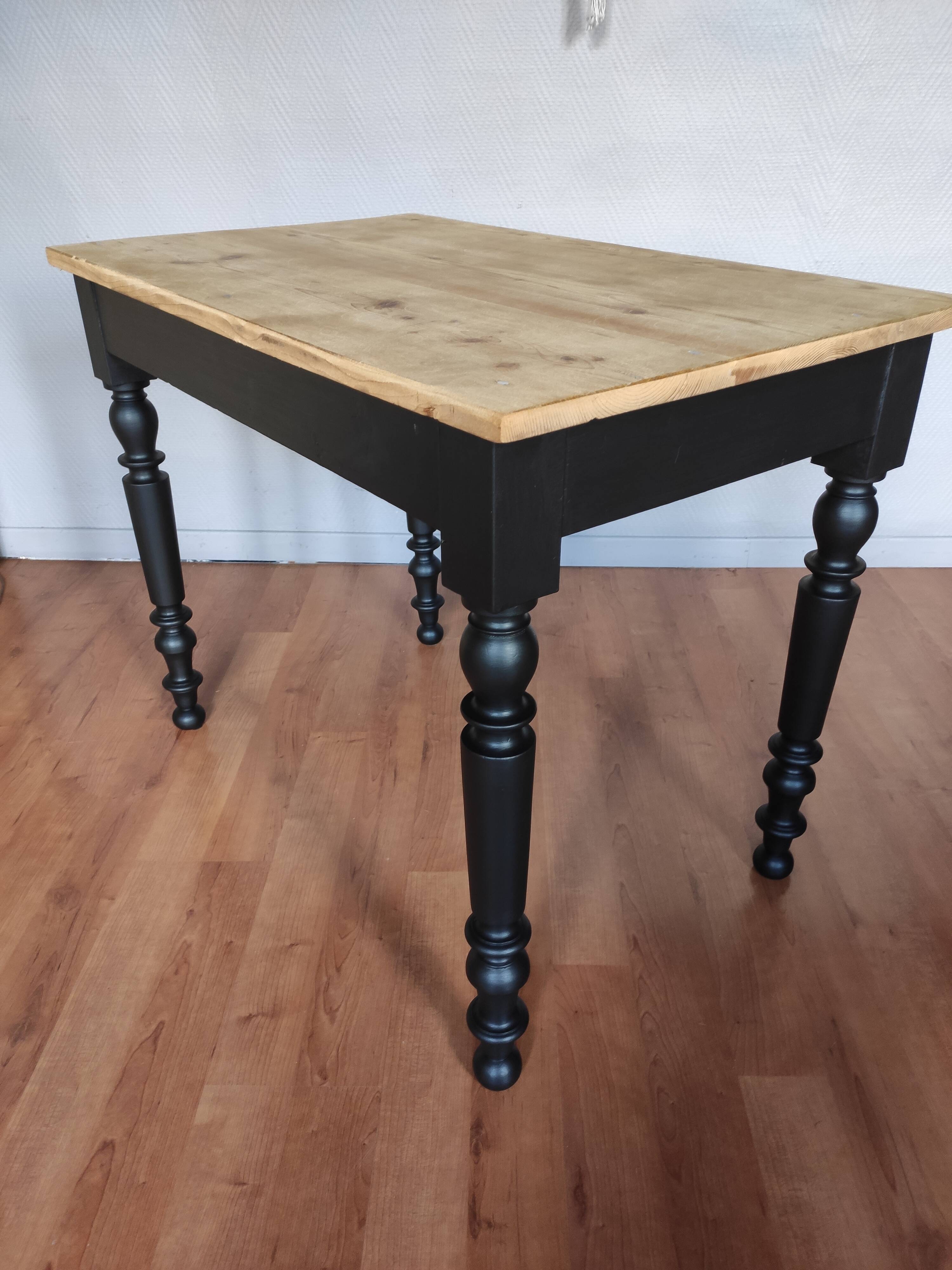 Farm table