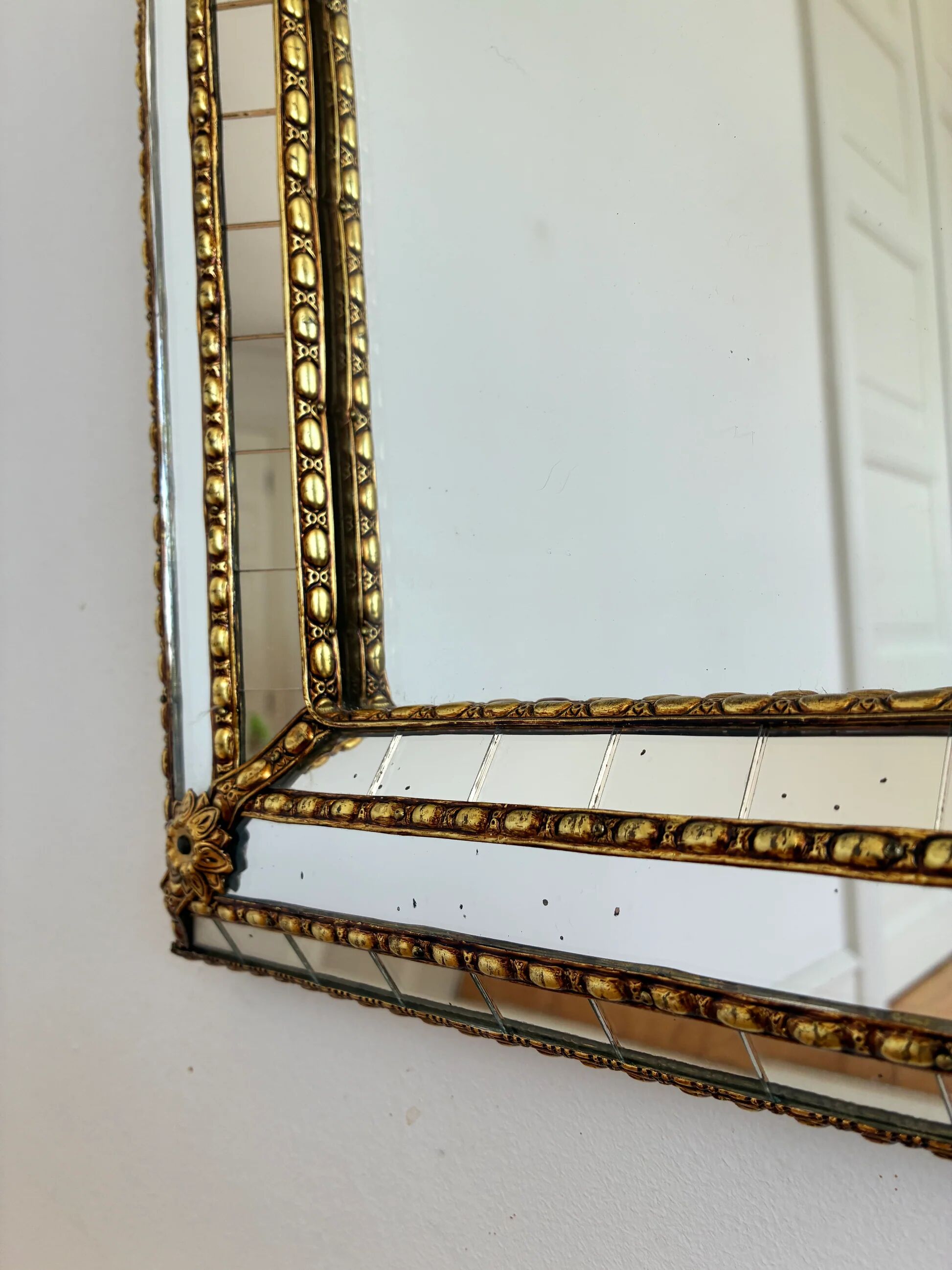 Large vintage Spanish Venetian-style wall mirror, brass, 1980s Hollywood Regency