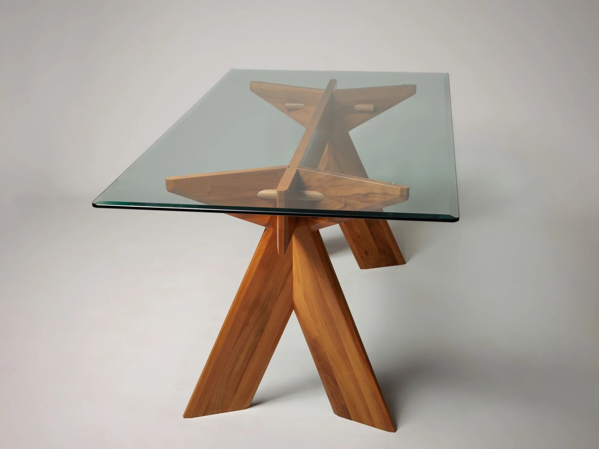 Dining table in walnut, Italy 80s