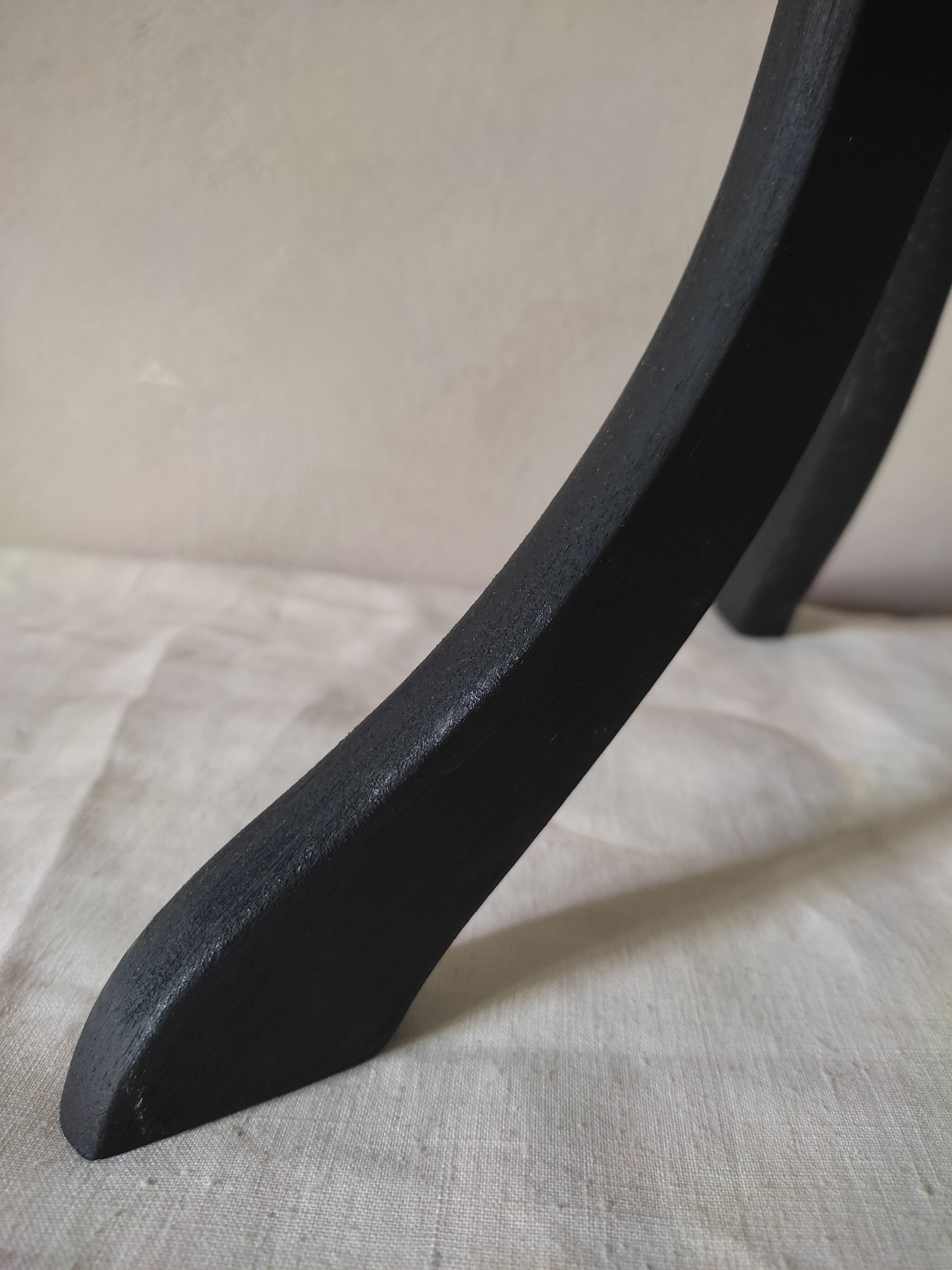 Marble tripod sellette