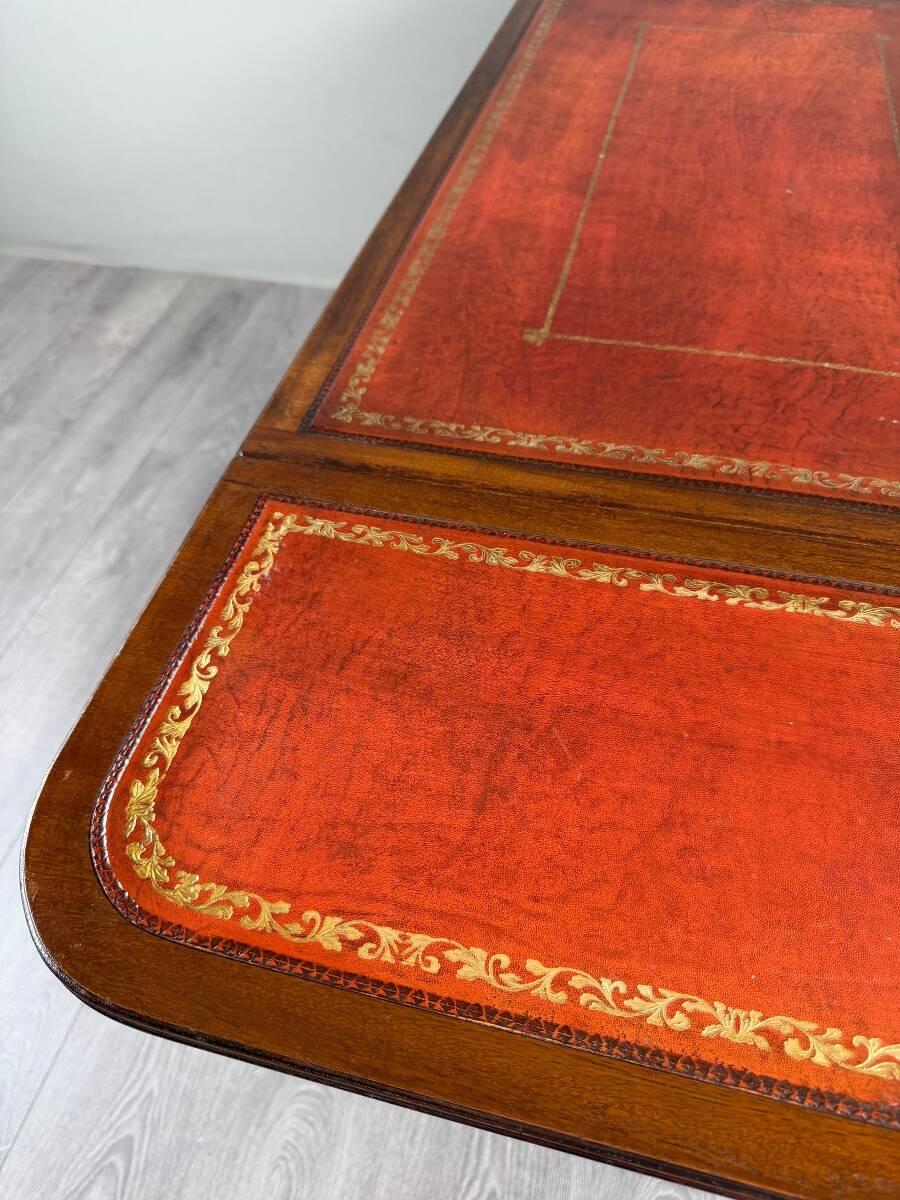 Table à jeux, bureau de style Empire en acajou, XIXe Siècle