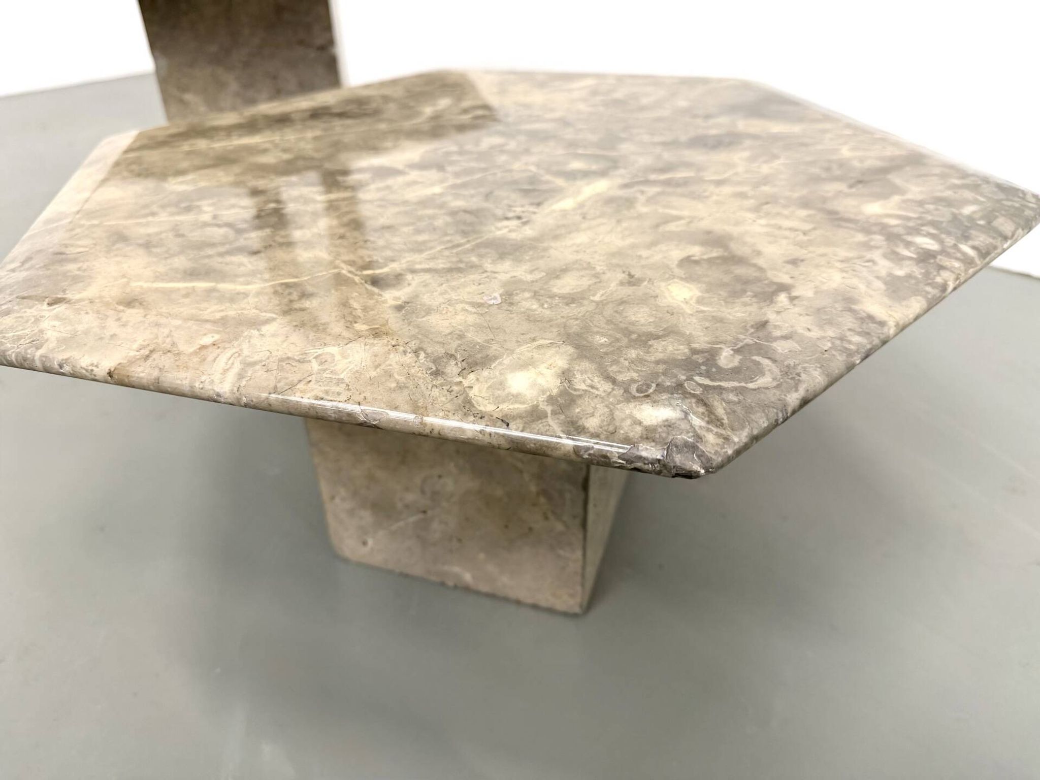 Paire de tables basses italiennes en marbre, circa 1970