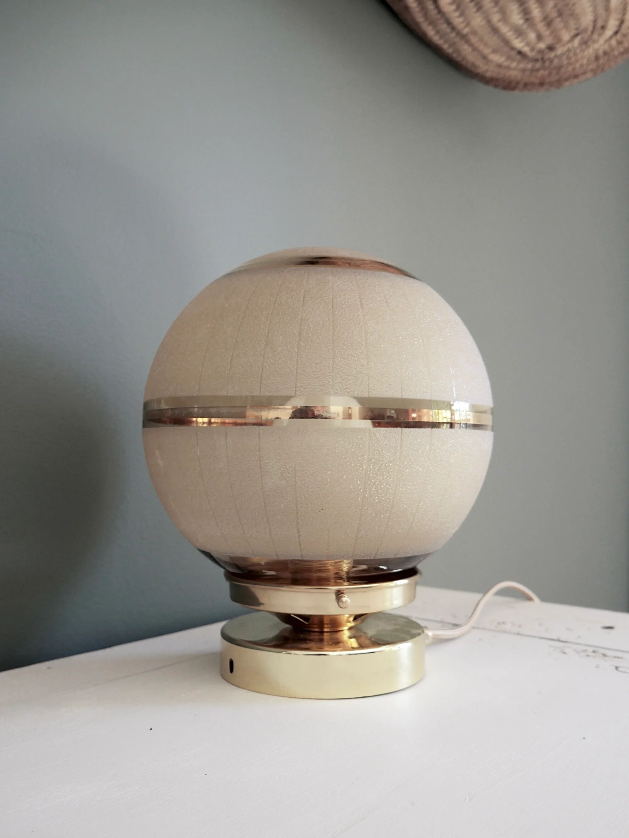 Frosted glass table lamp