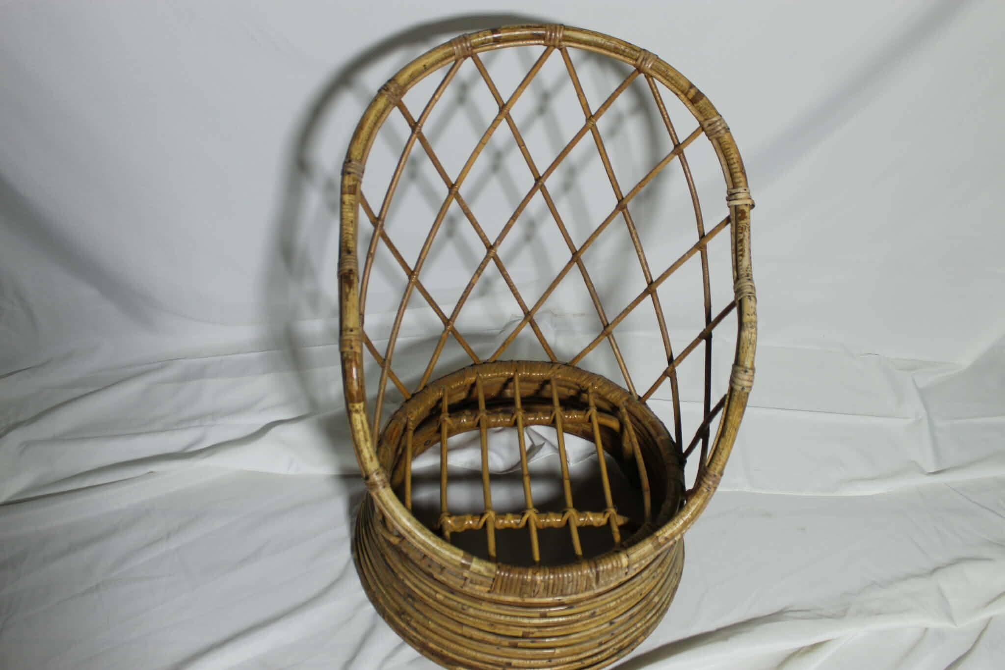 A cane tub type chair