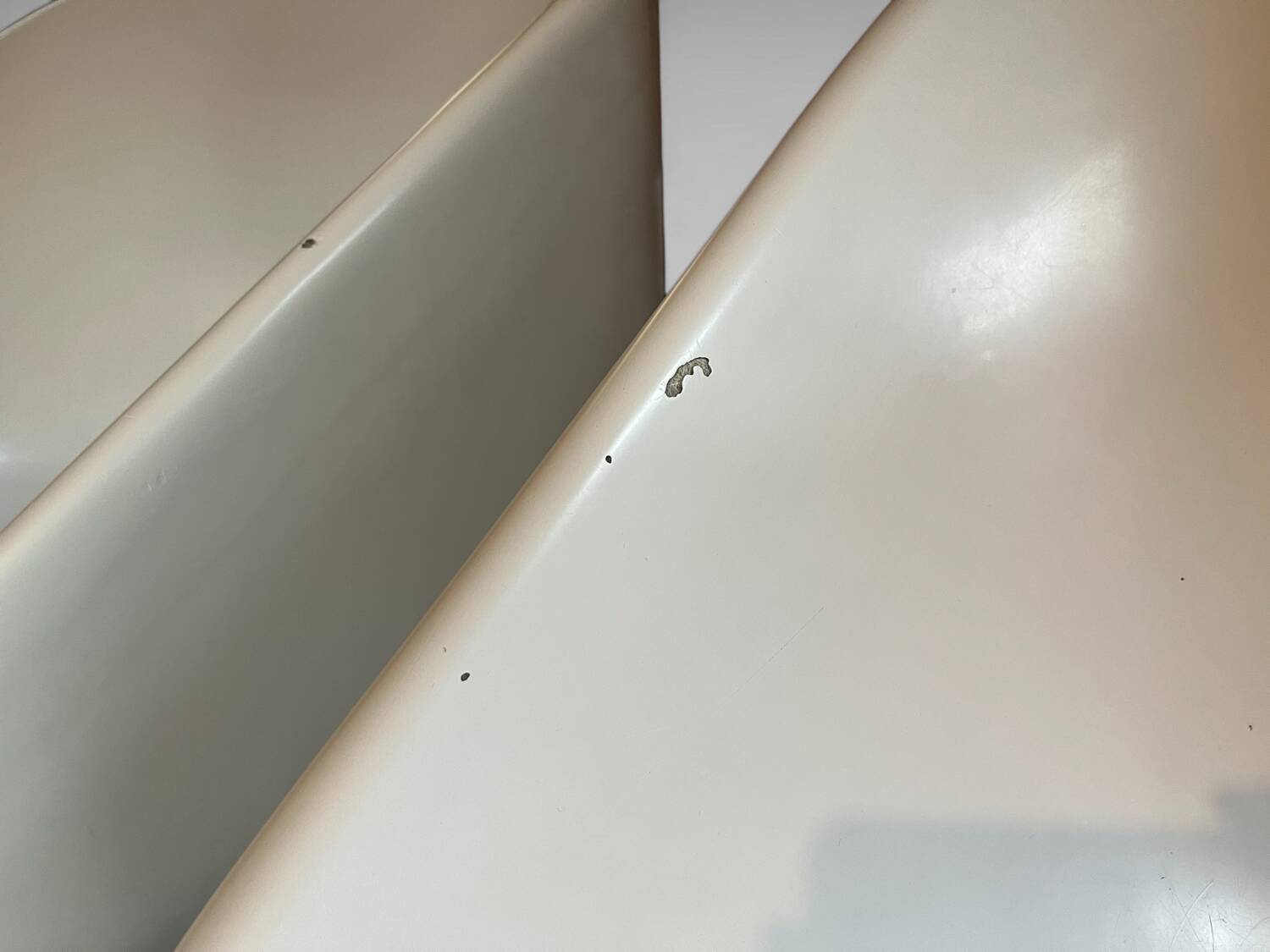 Chaises en fibre de verre du milieu du siècle par Douglas Deeds