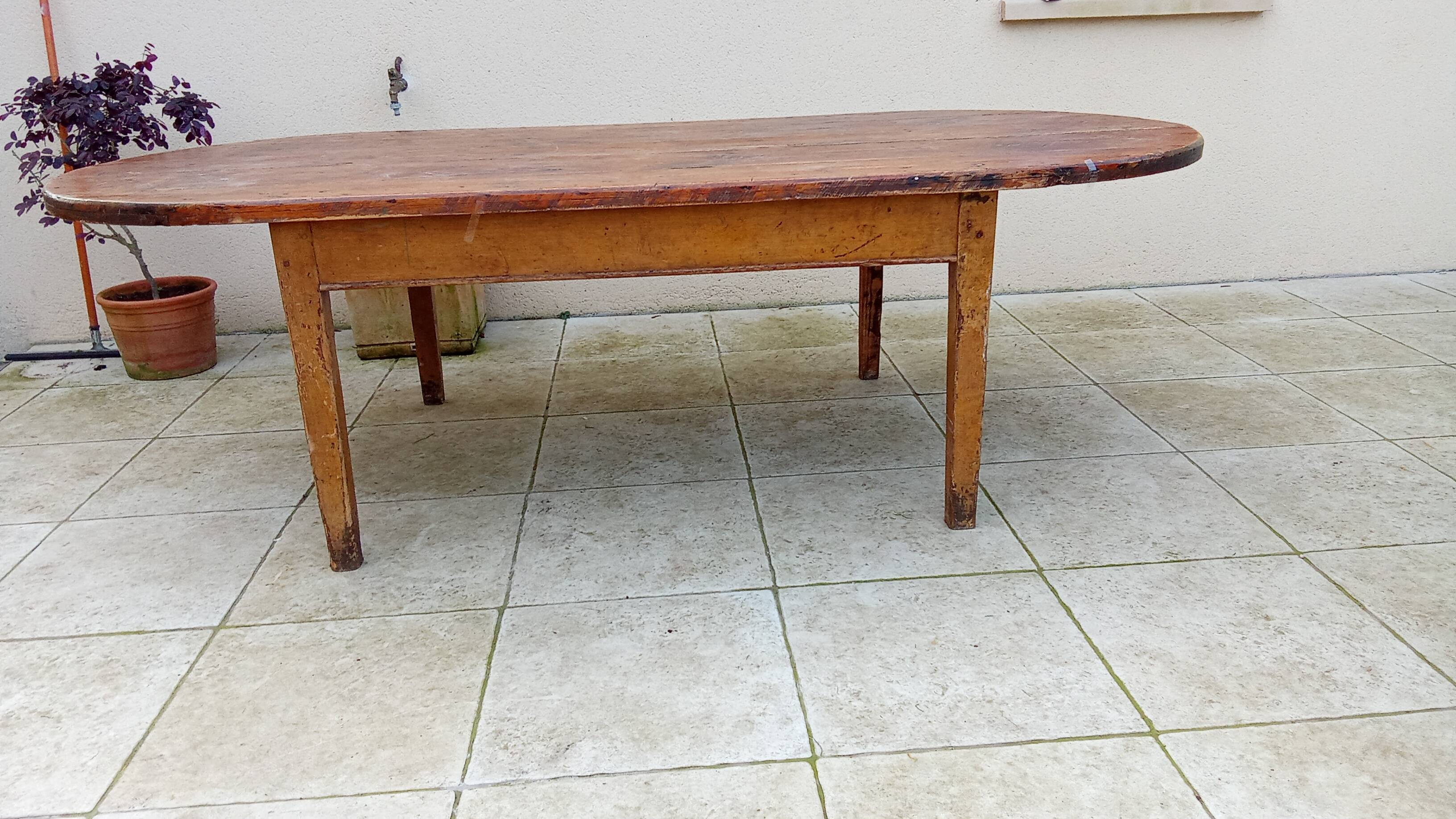 Old oval farm table 2m42