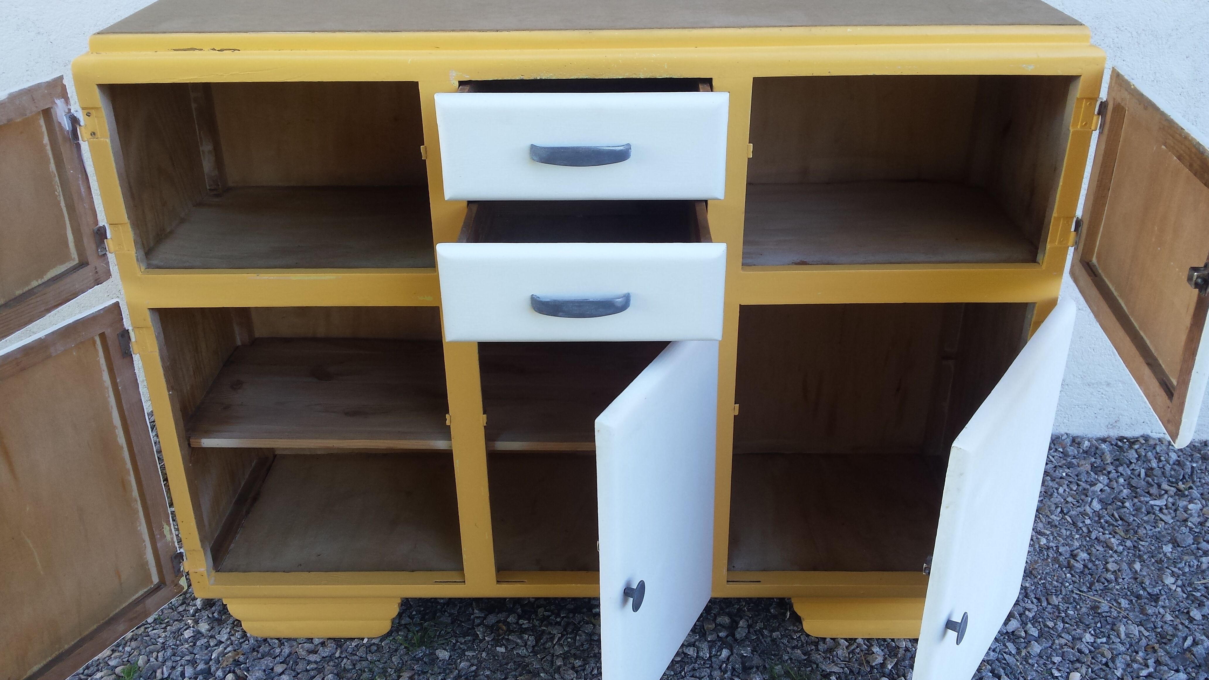 Buffet low yellow and white mado