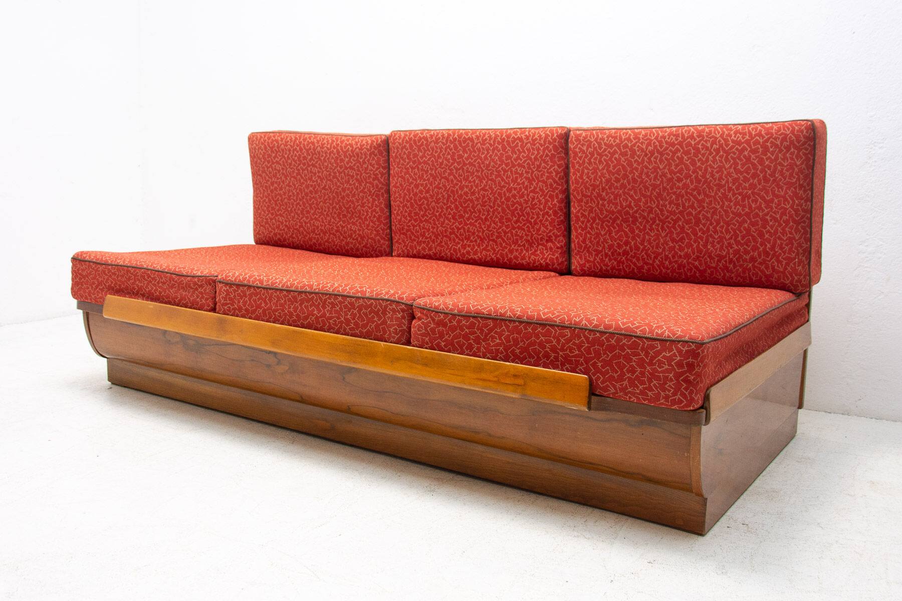 Mid century sofabed in walnut by Jindrich Halabala for UP Zavody, 1950´s