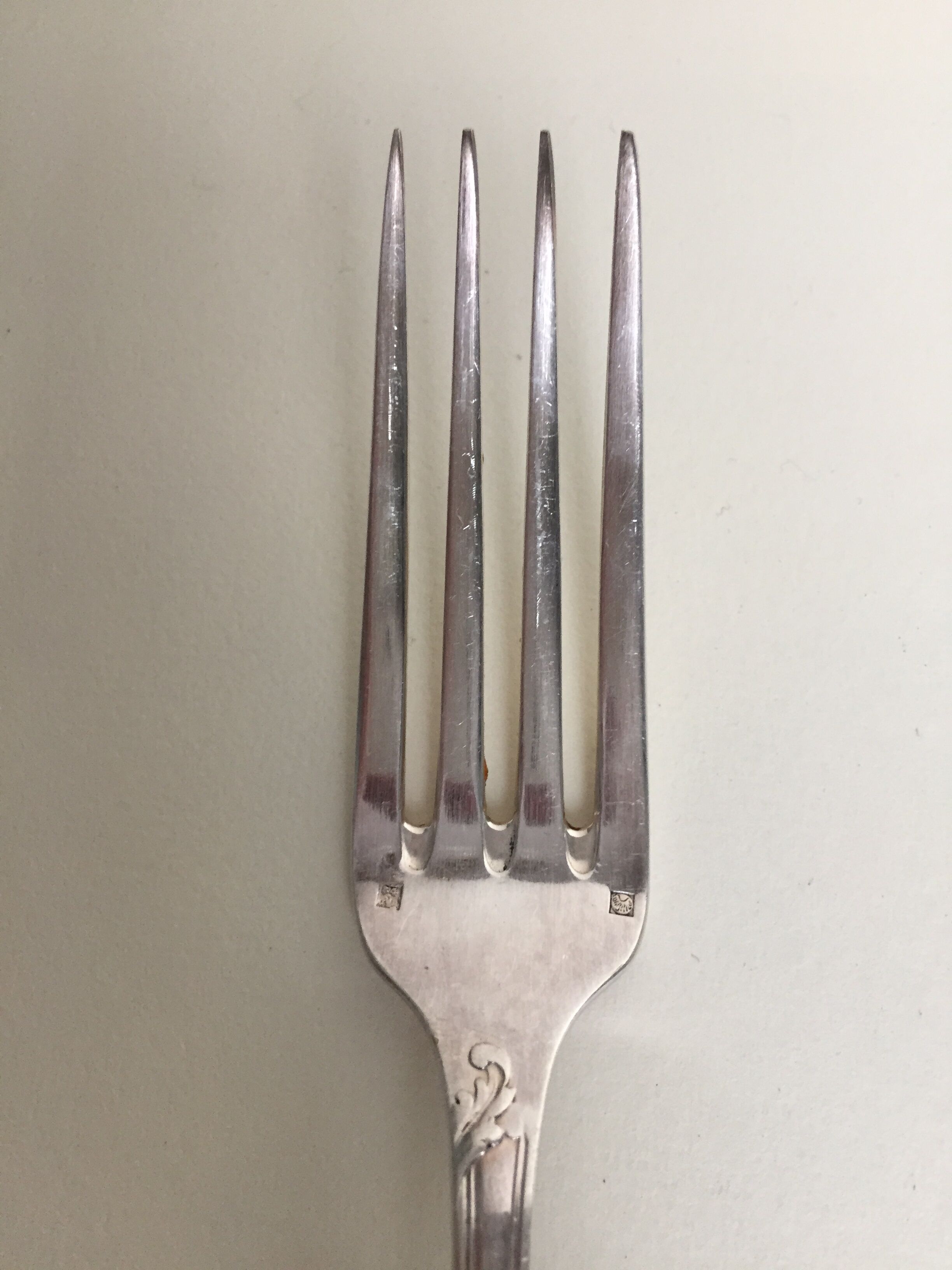 Silver metal housewife with 12 forks et 12 spoons