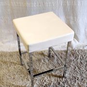 Tabouret design en métal chromé et similicuir blanc - mid. XXème