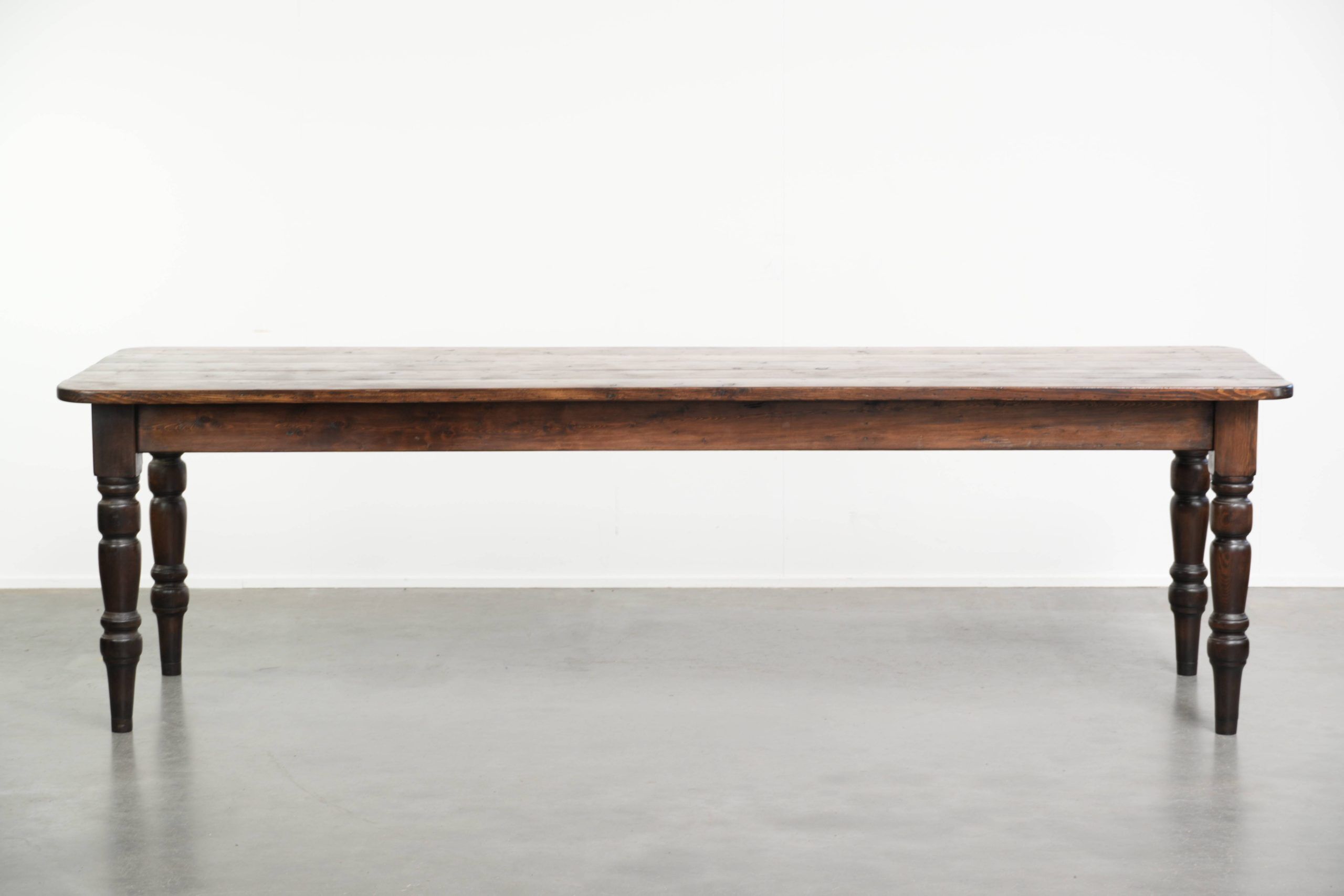 Antique English 19th-century farmhouse dining table made of pinewood