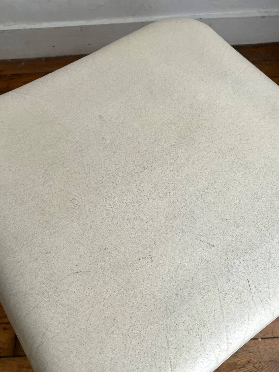 Leather pouf from the 70s/80s