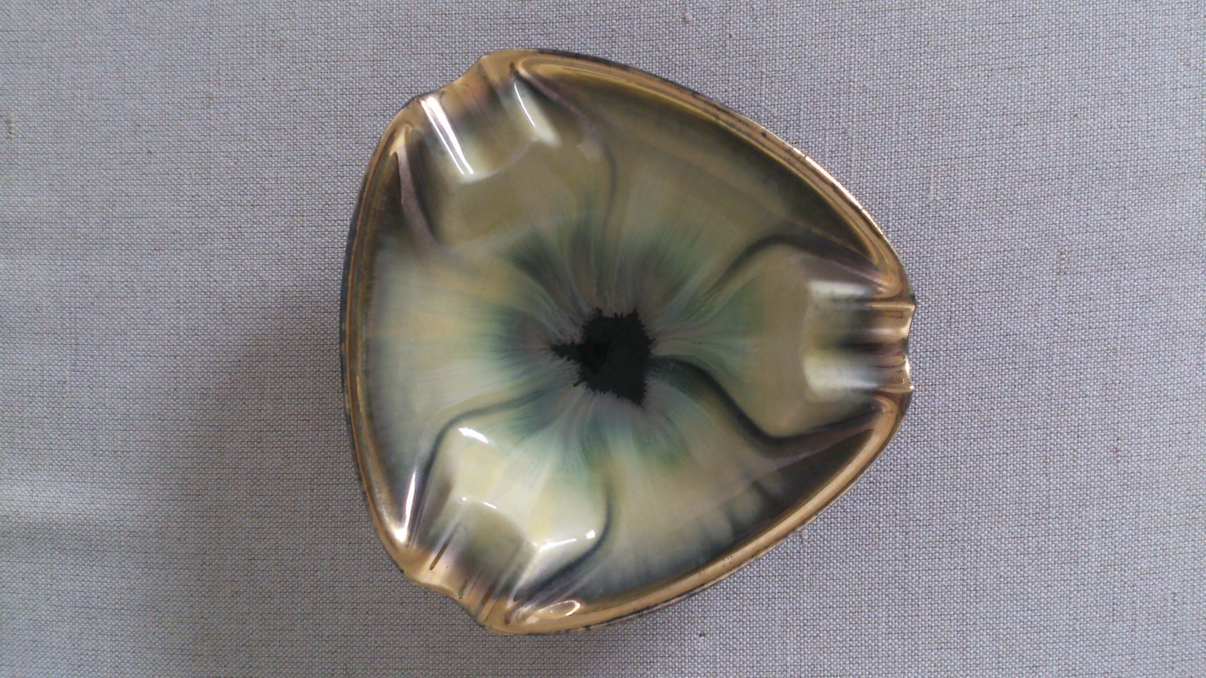 Ashtray, empty pocket