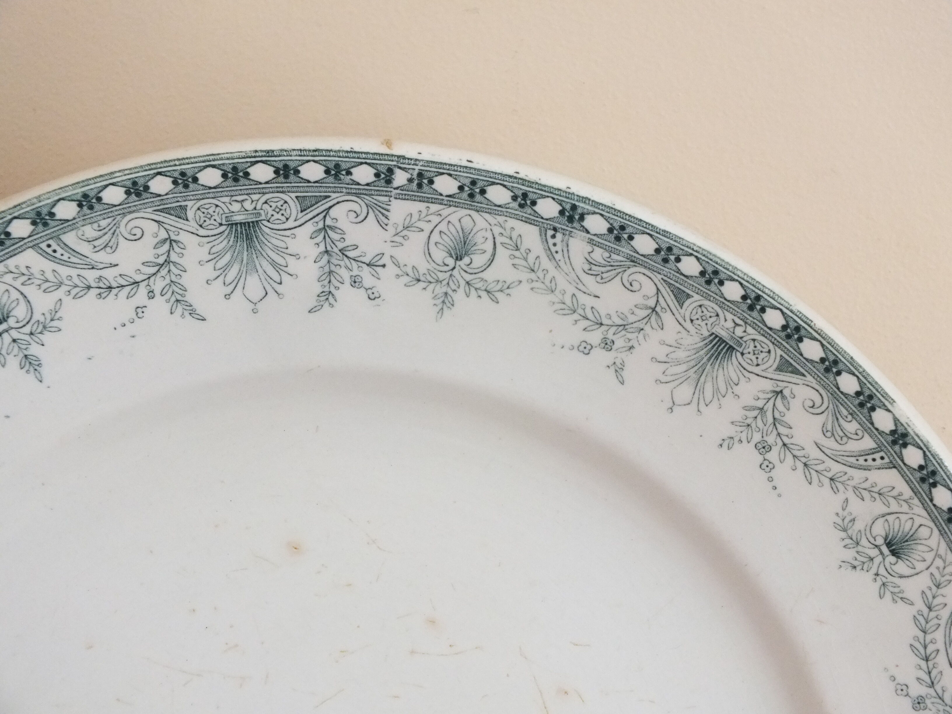 + Round plate in Iron Earth Moulin des Loups model Wilbur +