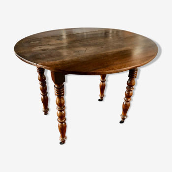 Round table with Louis Philippe in walnut