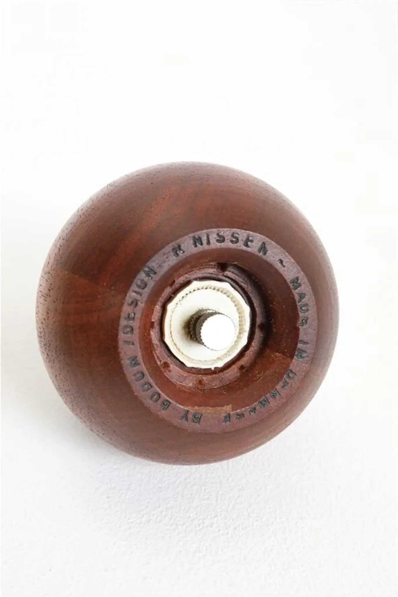"Ball Boy" teak pepper mill & salt mill set by Richard Nissen / Carsten Jørgensen for Bodum / Danish modern design / postmodernism / 1980s