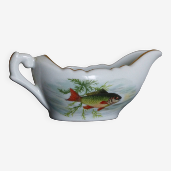 Saucière en porcelaine de Couleuvre, à décor de poisson.