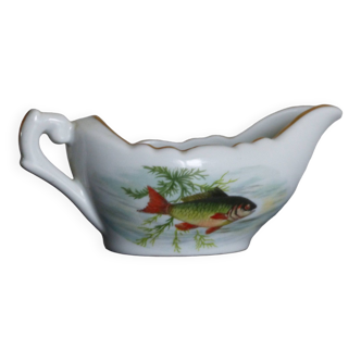 Couleuvre porcelain gravy boat, decorated with fish.