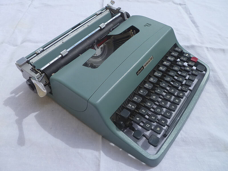 Typewriter by Olivetti Lettera 32