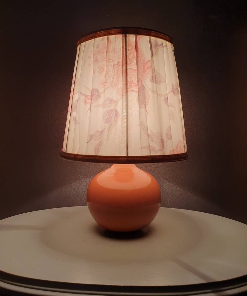 Ceramic lamp with pleated fabric lampshade, 80s