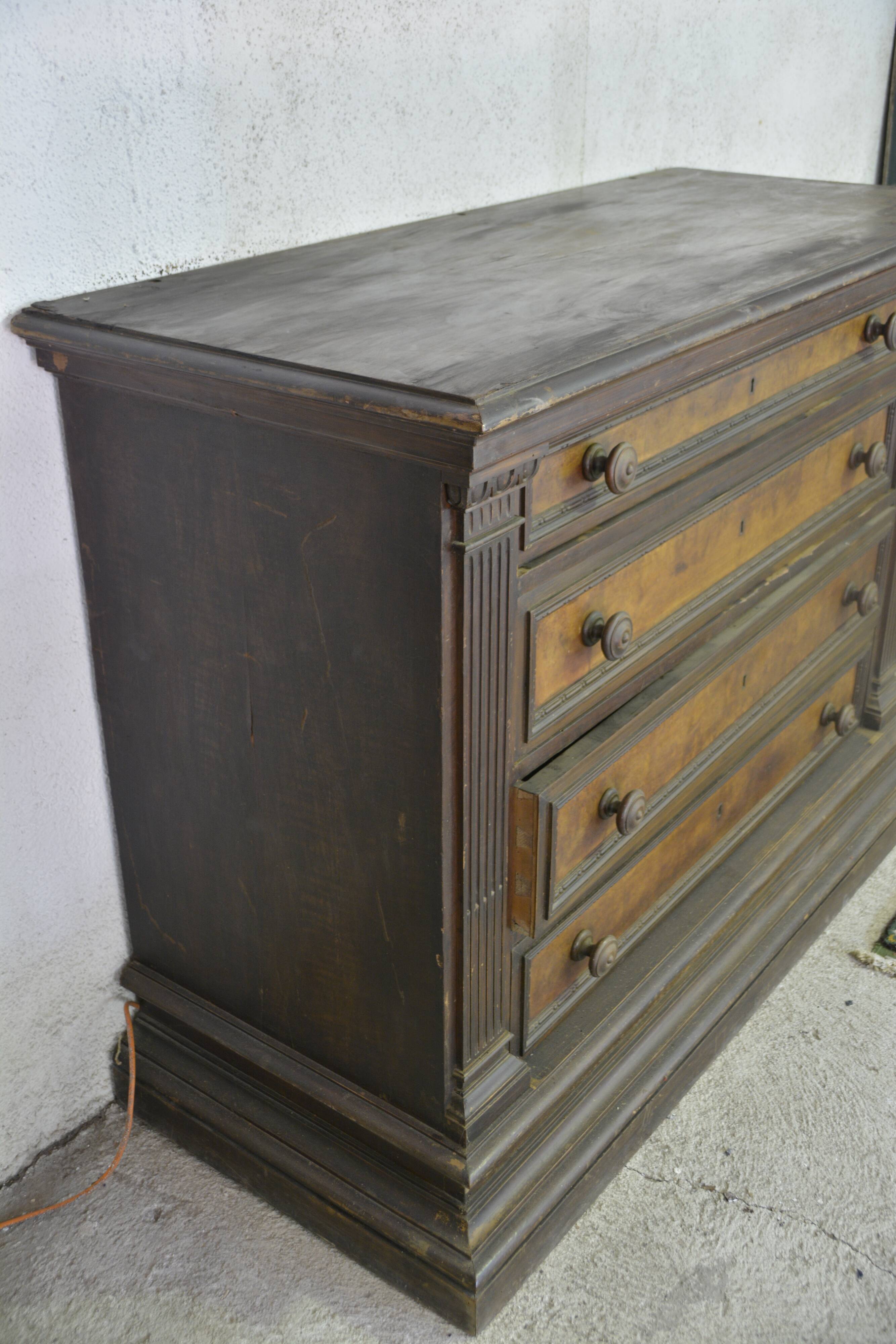 Italian chest of drawers