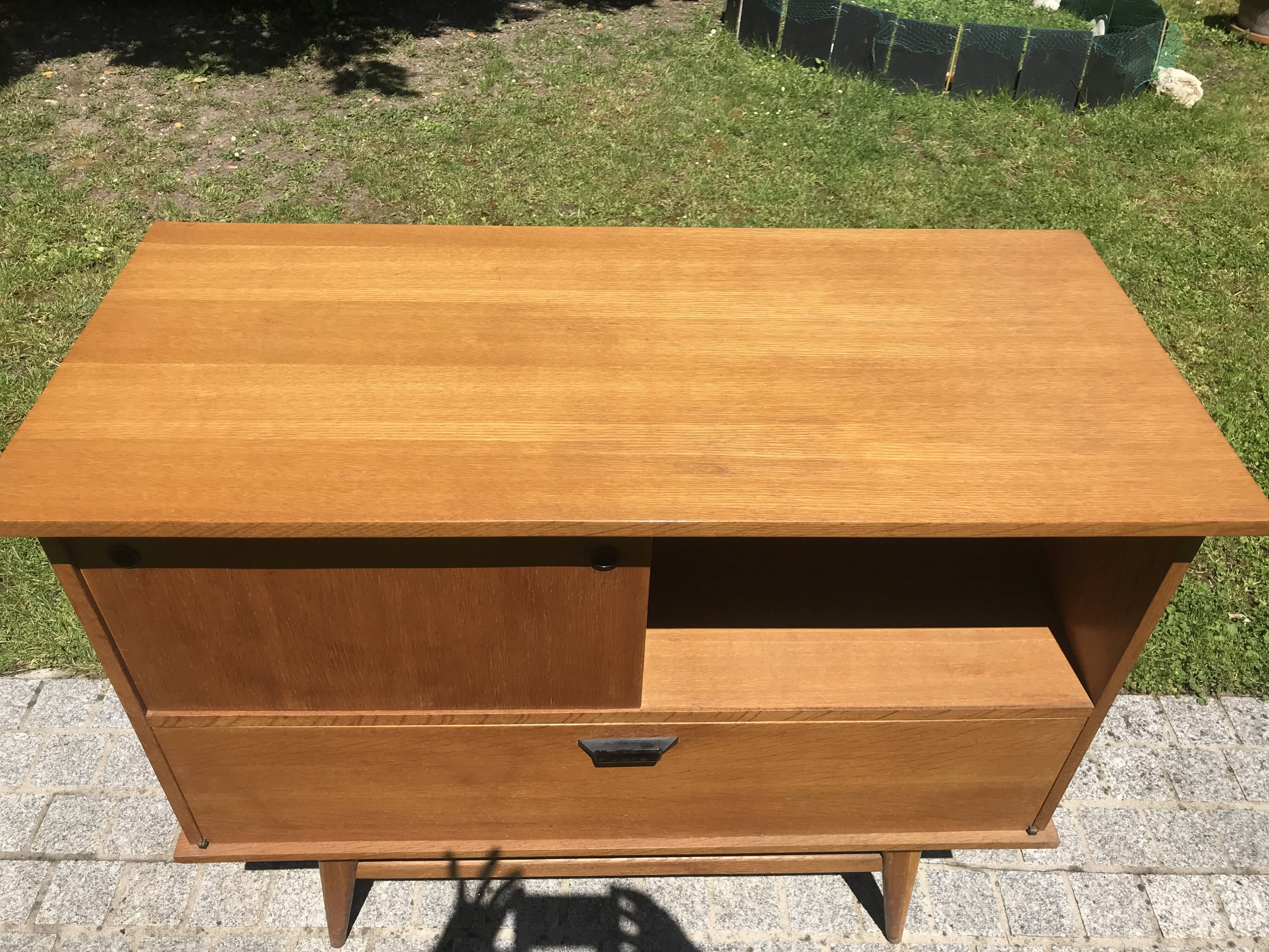 Small sideboard vintage HiFi 1950 feet compass