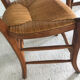 Round wooden table (4/6 people) with 4 straw chairs