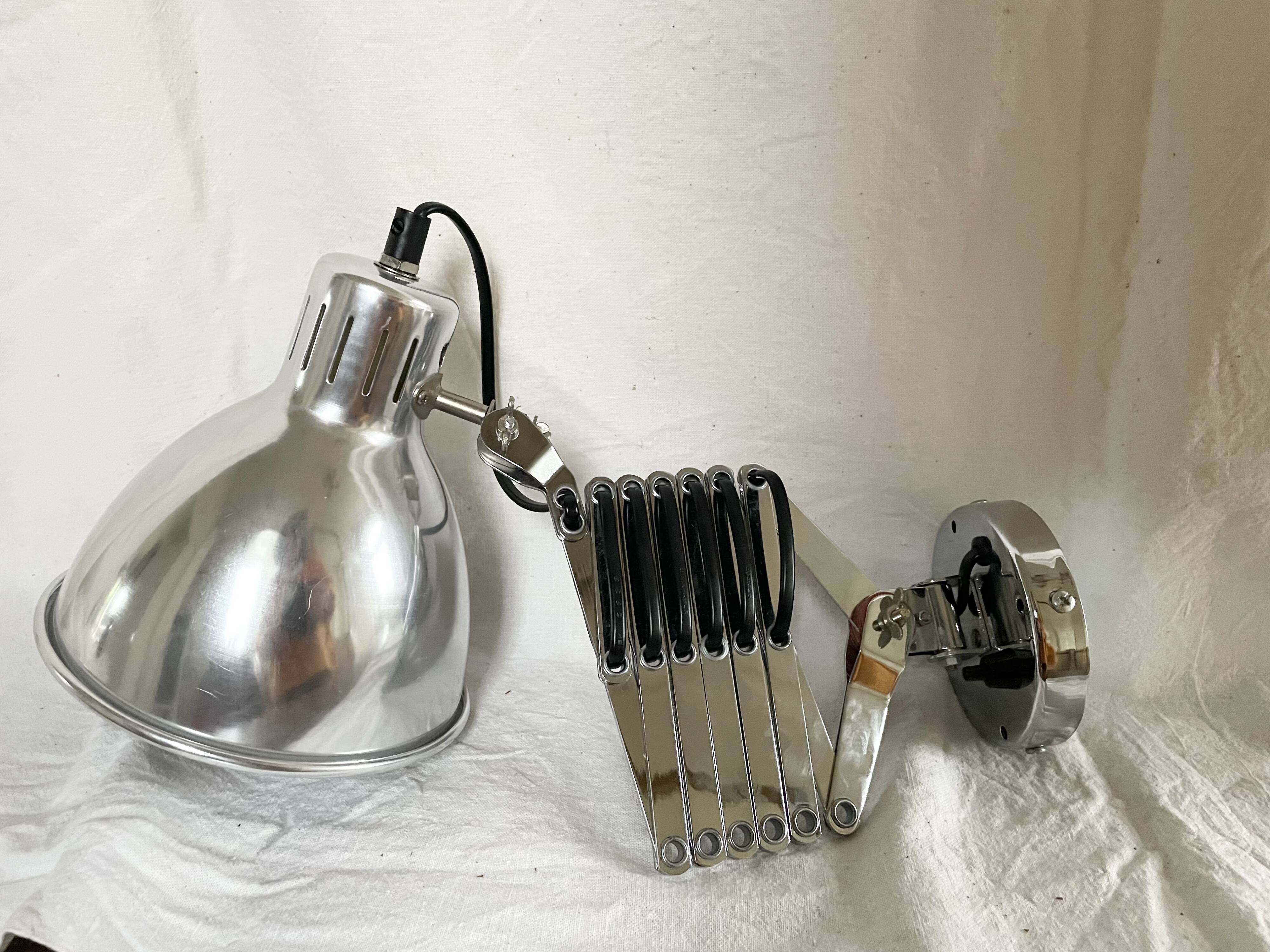 Vintage accordion wall light in chrome metal.