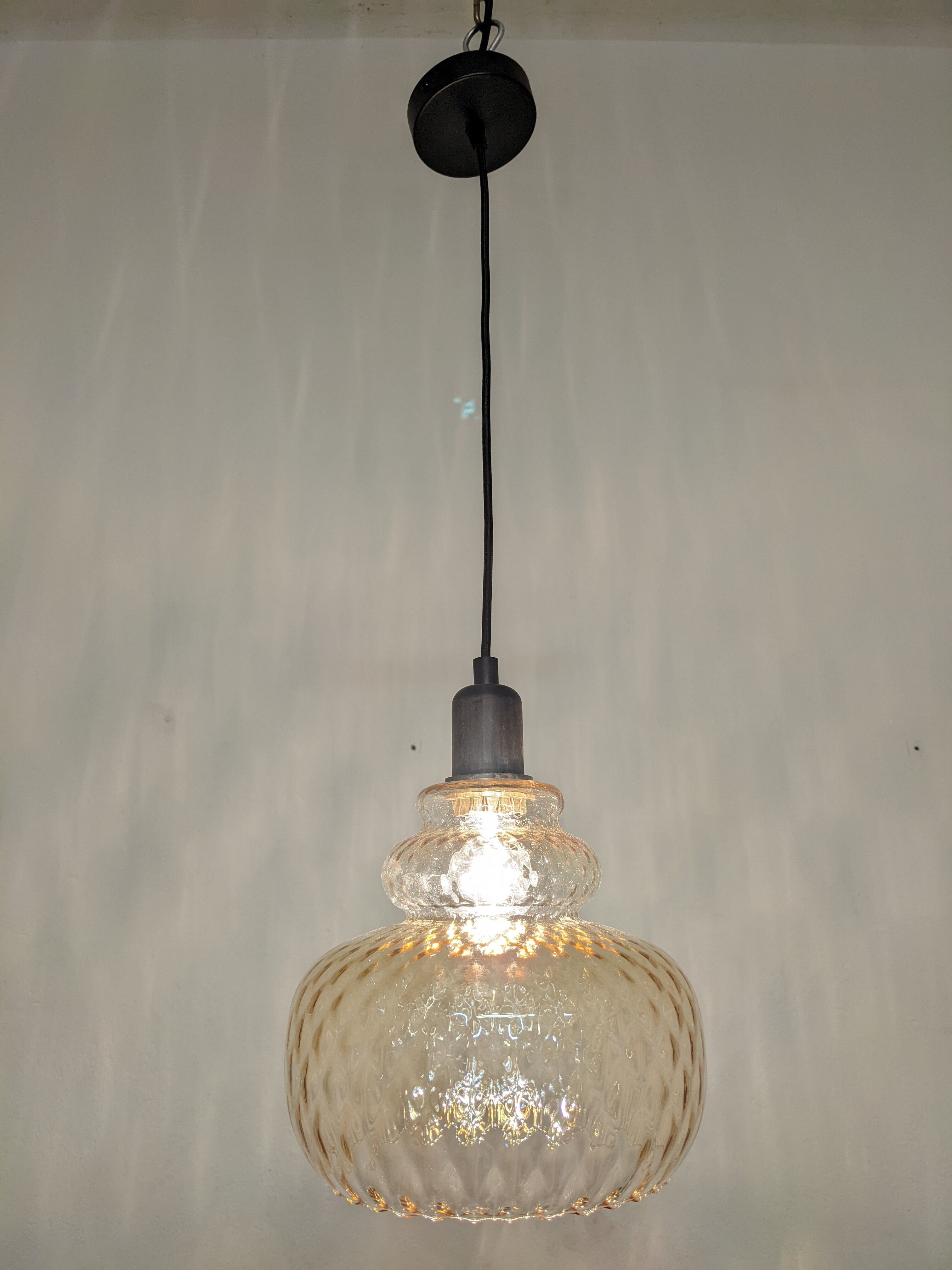 Amber crystal suspension from the 60s/70s