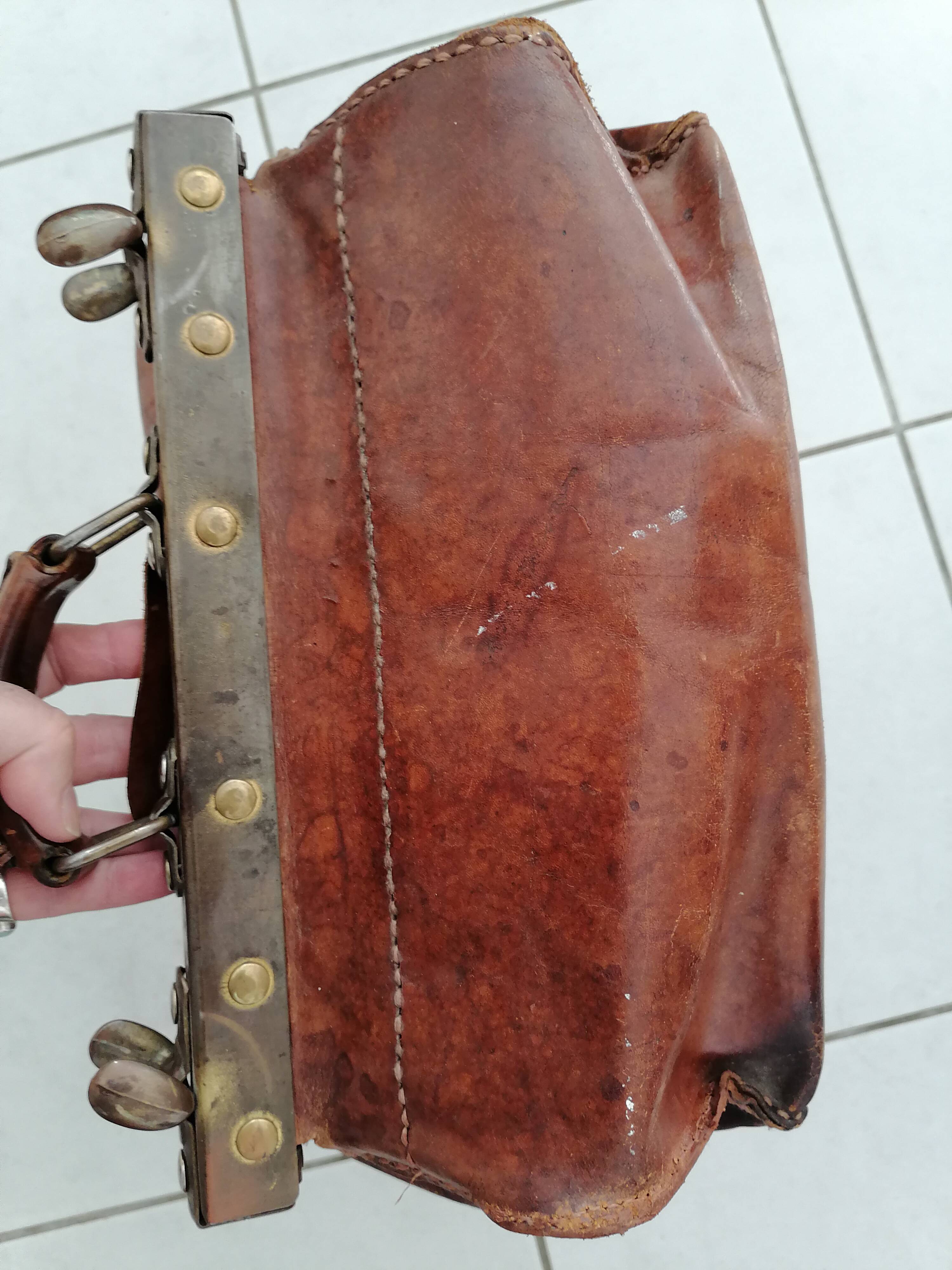 Leather doctor's bag