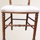 Paire de chaises volantes avec assise tapissée