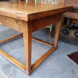 Early 19th century elm wooden extension table with drawer